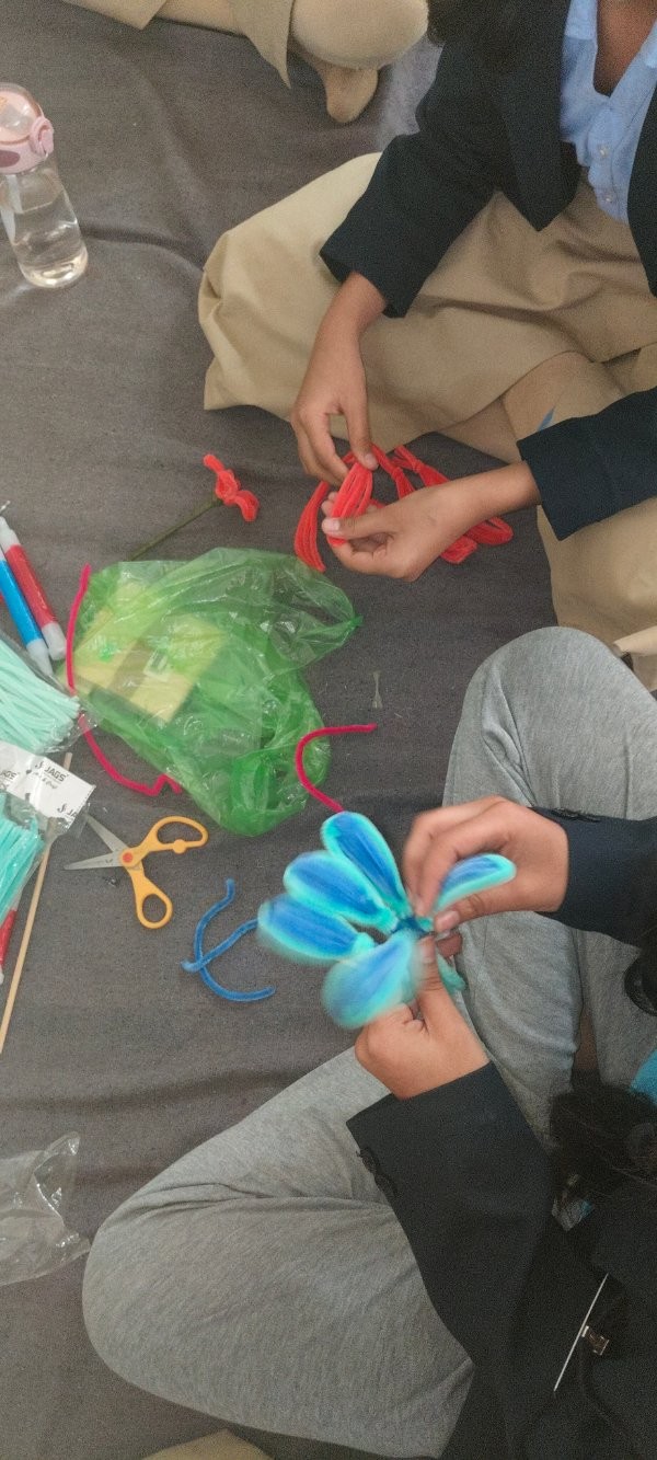 Pipe Cleaner Bouquet Making Workshop - 2026 at Podar school Khadgaon Ring Road, Latur - image 6