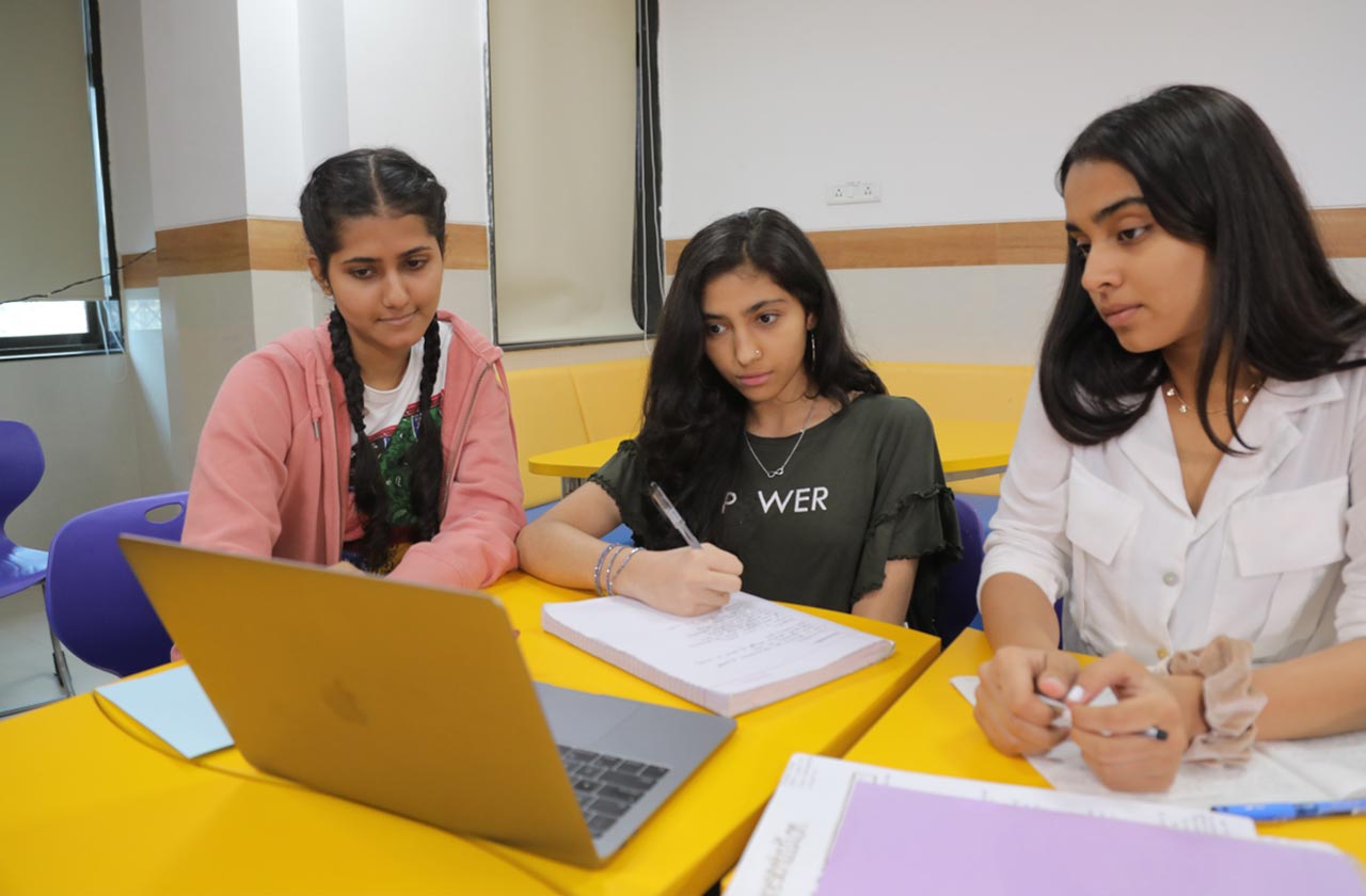 How ICSE Schools in Bengaluru Build Strong Trust Between Teachers and Parents? 