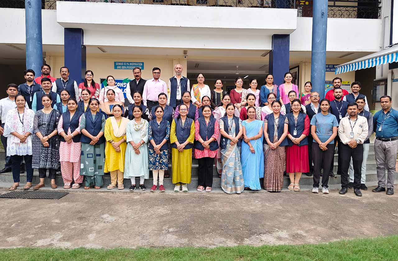 pta members at podar school dhule