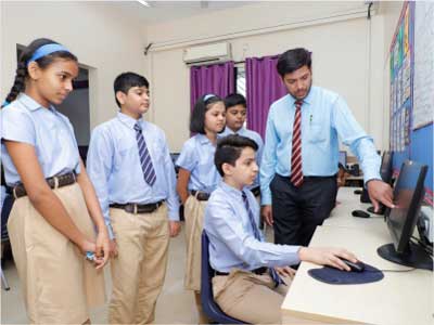 How CBSE Schools in Kolhapur Can Help Students Avoid Online Risks?