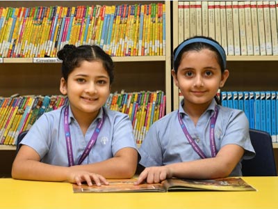How English Medium Schools in Belgaum Help Students Stay Consistent After Reading Motivational Books?
